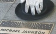 Na aukciji prodata rukavica Majkla Džeksona